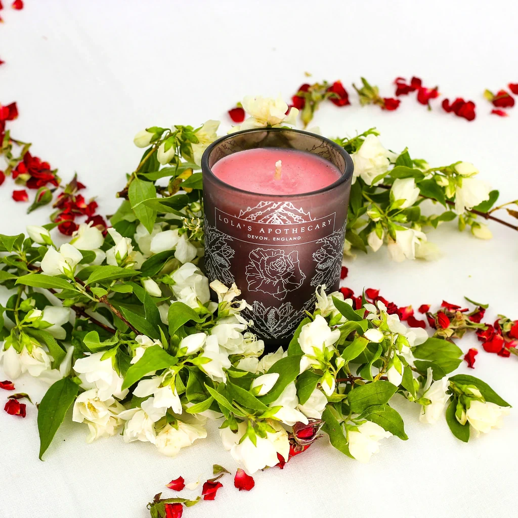 Delicate Romance Naturally Fragrant Candle - obrazek 2